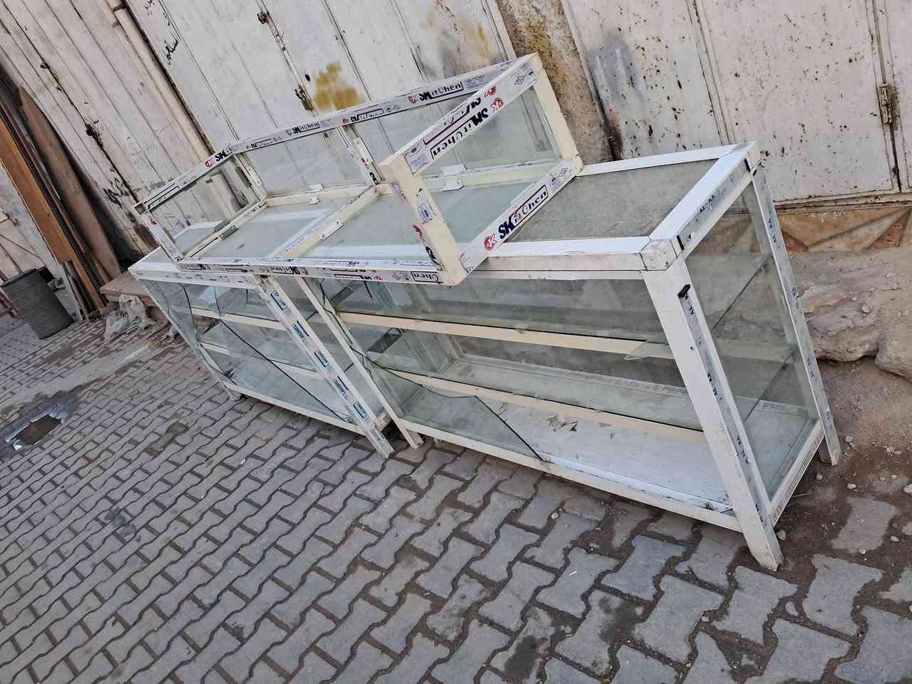 السلام عليكم فاترينه مال عرض ٣ قطع 
***********
