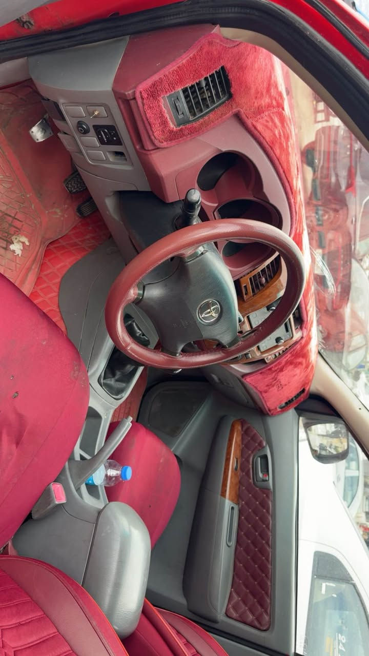 تويوتا موديل 2011 بوياغ عام زور جوانه سيارةكة رةقةم تازةية سةنةوى تا2030 تايةكانى تازةية تةبريد بةشةرت مةكينةى كراوةتةوة بةلام بةشةرت لةكةل قةپاغ سةقفى كوراوة  سيارةيكى تابلى توندو تولة*********** أربيل, العراق
