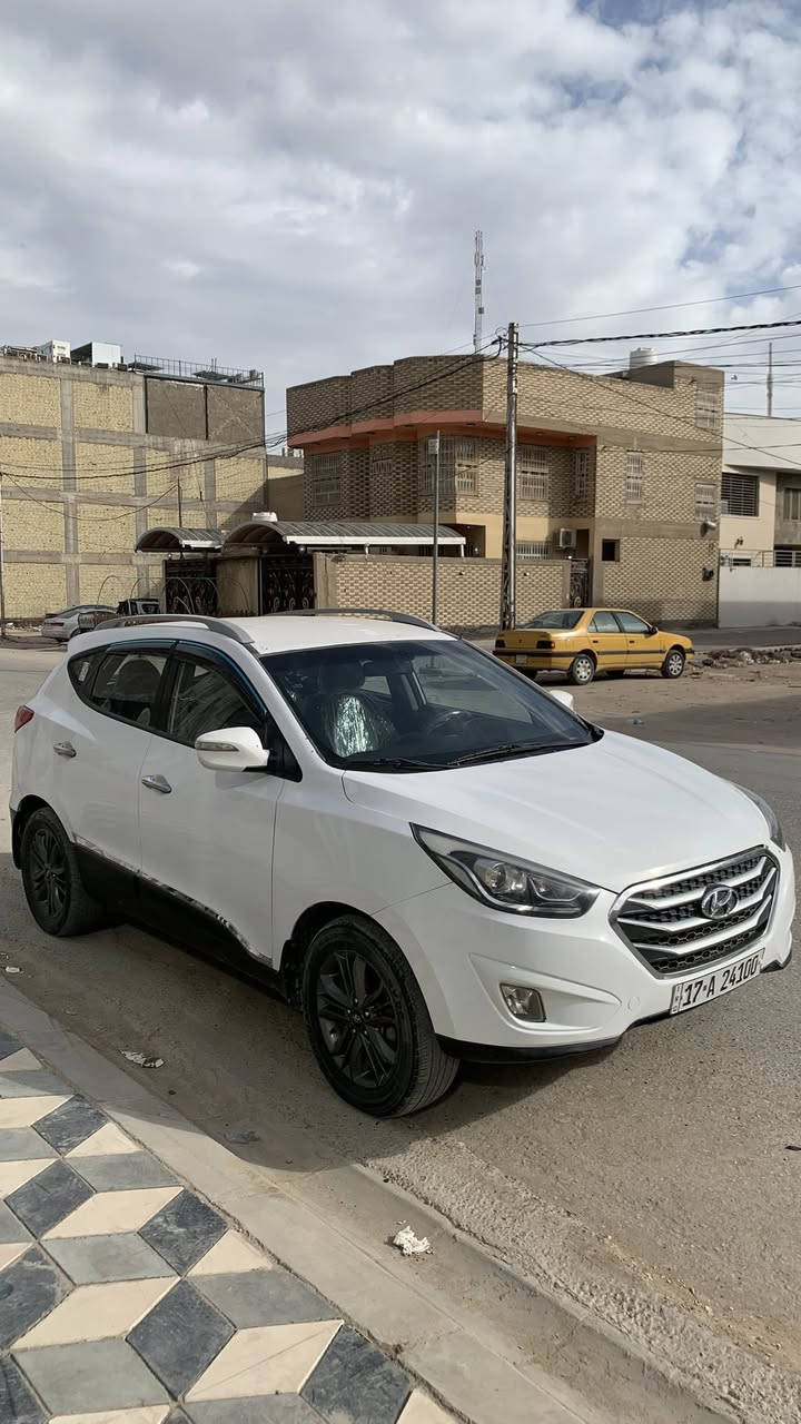 السلام عليكم ورحمة الله وبركاته
توسان موديل 2016 خليجي رقم مثنى الدولي (باسمي شخصياً ) (هزه ماساقطه وسنوية لل28 يعني تحول مباشر باسمك باي محافظة تعجبك ) 
مواصفات
حساس خلفي
تحكم ستيرن جهتين 
منظومة زنون هالوجين الاصلي 
تبريد قطعتين 

السياره بيهه صبغ بخشم البنيد بدون داخل وبيهه صبغ بقبق الجنطة جوه الرقم هم بدون داخل الباقي كفاله 
السياره جاهزه مكينه وكير وحدادية وتبريد (السعر 150) بي مجال قليل
مكاني النجف الاشرف 
***********
