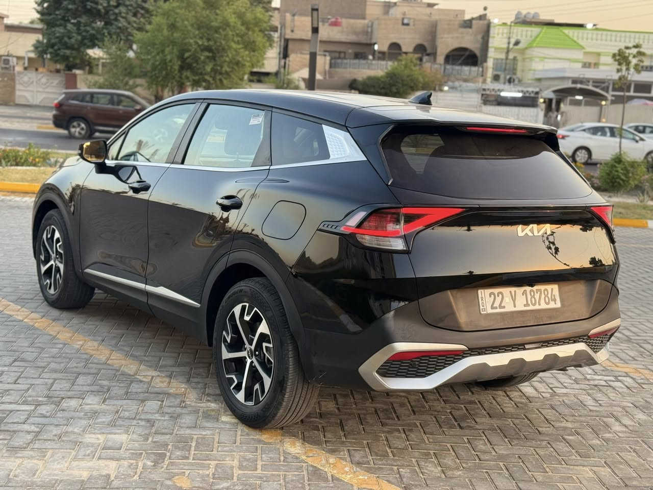 كيا سبورتج  موديل 2023  EX
ماشية  18 الف 
فول مواصفات.  عدا بنوراما
حجم السياره لارج شاصي طويل.
محرك 2500  

 جاملغ وباب امامي تبديل وباب خلفي صبغ 
بدون ايرباك بدون دواخل 

السيارة رقم اربيل الجديد 

مواصفات السياره فول عدا بنوراما

1-بصمة تشغيل عن بعد وابواب + انارة تر. 

2-كشنات جلد .وكهرباء وتدفئة.  

3-شاشة دجتل +شاشة كبيره تدعم نظام الابل كار

4-رادارات امامية خلفيه جانبية 360 درجة. 

5-قيادة ذاتية. توقف ذاتي. درايف مود. 

6-اشاير بلمري

7-فور ويل

8-اوتو هولد

9- اوتو ستوب

10-كاميرا دوارا +كاميرا . 

11-نظام نزول المنحدارت. 

12-سايد بريك بصمة

13-مانع انزلاق

14-لايت لد ناصي عالي زنون+ لد نهاري.  

15-شاحن وايرلس. 

16-حساسات خلفية.  

17-تبريد قطعتين. . 

باقي المواصفات بالصور 
السعر 185

العنوان بغداد الكرخ حي جهاد اتصال ☎️ ***********
