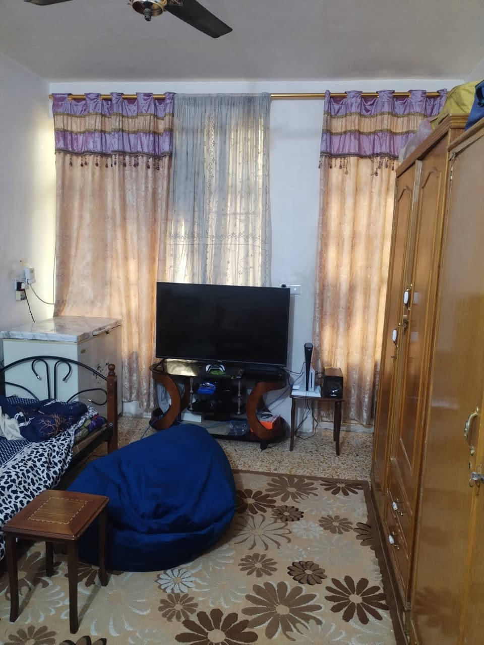 🏠 دار للبيع المساحه 75م.                طابو ملك صرف سكني
الدار طابق ونص 
يحتوي على 2 غرف نوم 🛌 
استقبال 
مطبخ 
صحيات 
الموقع بغداد منطقة الانتصار مقابل مستشفى حماد شهاب (الشيخ ضاري الفياض)
للاستفسار والتواصل مصطفى العبيدي 
***********
