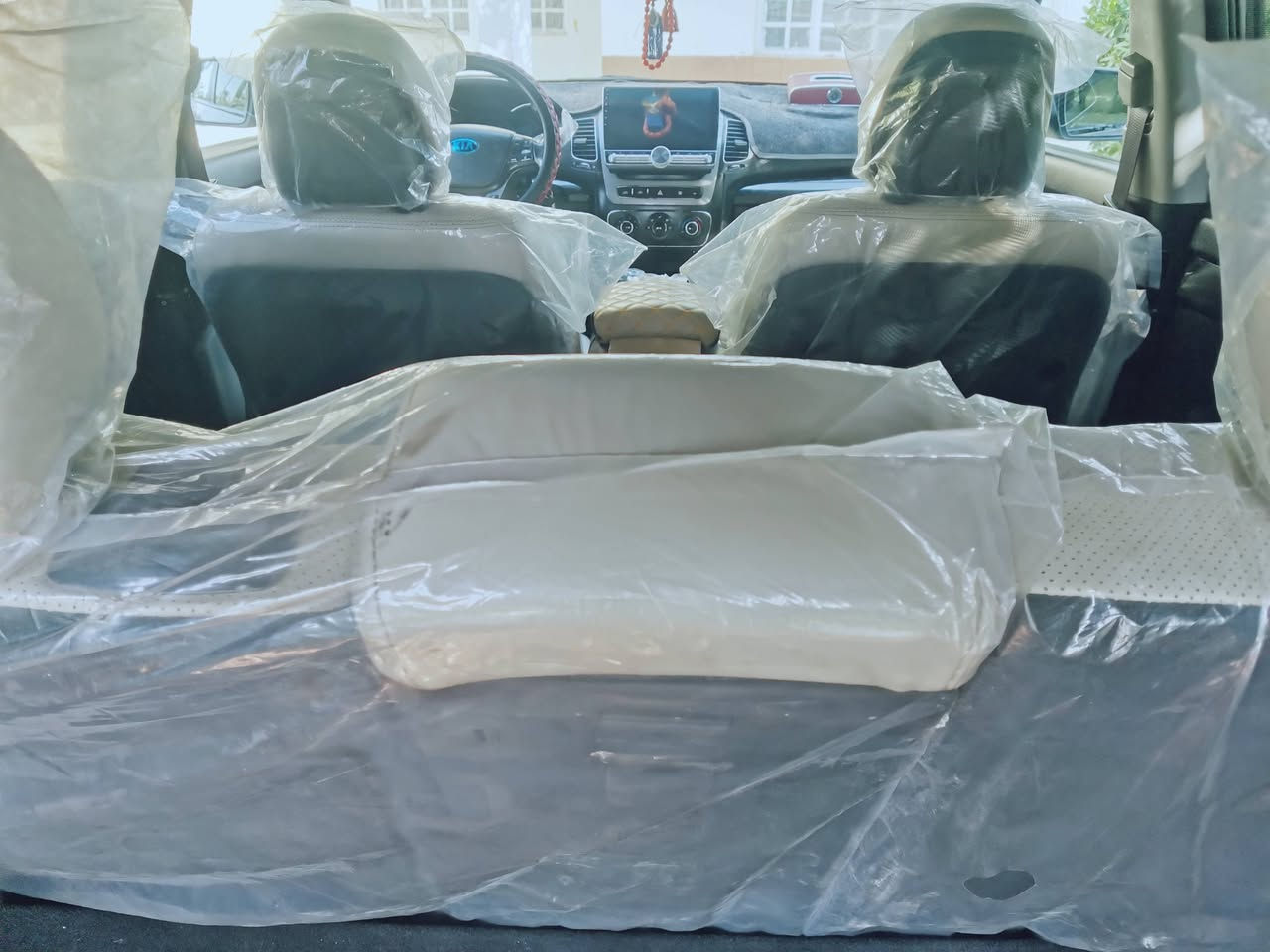 السلام عليكم ..سورنتوا 2015 
للبيع. اومراوس 
  ماشيه 80
مواصفات
 تحكم ستيرن جهتين  
مانع انزلاق 
كشاف زنون 
حساسات 
نضام ايكو 
نضام سرعه سبورت 
اشاير بالمري 
كامره شاشه.اصلي تاب
 كشنات جلد بلادي
. تخم تاير جديد 
..تبريد خلفي امامي
. برتات بالبوب 
سنويه لحد نهاية2027
 ضرره بسيط فقط جاملغ 
الخلفي وشوي ماخذ  صبغ عالجنطه 
بدون ايرباك 
بدون دواخل
 كما موضح بالسونار 
الغودشواصي مكفولات
كير محرك بلاد
 السياره كامله مكمله 
 4سلندر بسمي تحويل ثاني يوم. رقم بغداد مشروع وطني السعر 145
 حداديه جديده  ......للاتصال *********** ......
