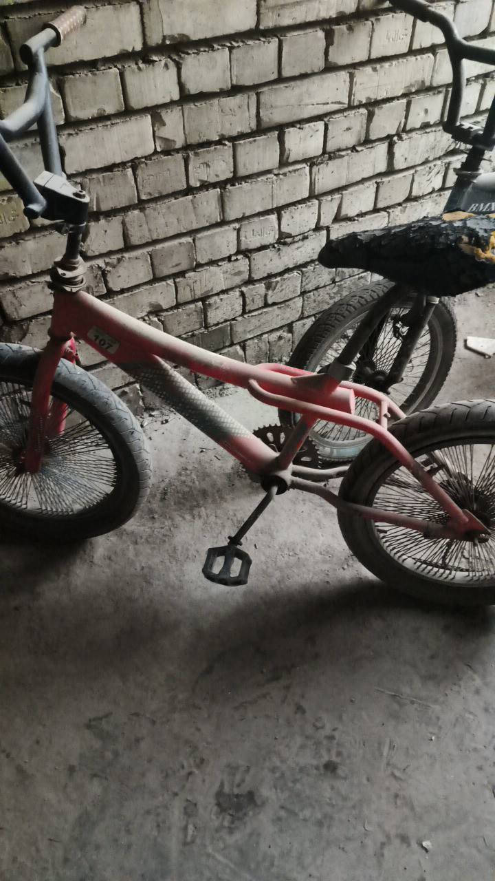 بايسكلات عدد 3 ابيعهن شلع ب 75 يعني الواحد عل25 المكان كفائات السيديه مقابل الشارع العريض مال المعالف رقم الهاتف ***********
