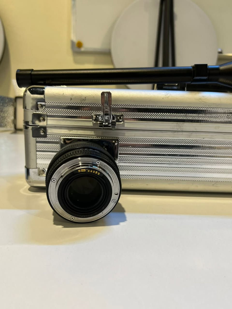 المواد كلها للبيع مع بعض كلها ، كاميرا sony a3. وعدسات اثنين و عدسة لاوا خاصة ( اللي ما يعرف عدسة لاوا خل يشوفه باليوتيوب لو سمحتم ) مع القاعدة وستاندات و لايتات كلها مع بعض

السعر ٣٥٠٠ دولار وبيها مجال بسيط

المواد في اربيل 

***********
واتساب متوفر
