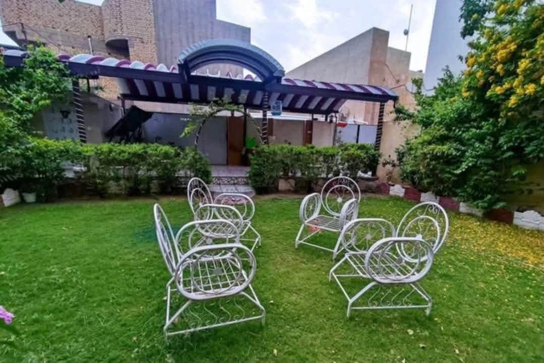 السلام عليكم

📍 فرصة عقارية مميزة –

🏡 النوع:  دار سكنية

📐 المساحة: المساحة الكلية 360 م مشيد دار مساحة 200 متر طابقين اربع غرف 3 مناور 3 مجمعات صحية والتفاصيل موضحه بالصور

💰 السعر: (350 مليون قابل للتفاوض)

✨ قطعة مميزة بموقع استراتيجي في منطقة التقسيم الاول مقابيل النجدة النهرية بالقرب من جسر بتة 

📞 للاستفسار والمشاهدة: اتصال ☎️ ***********

🏢 مراجعة المكتب:

.لمن يرغب في عرض عقاره مراسلة الصفحه
