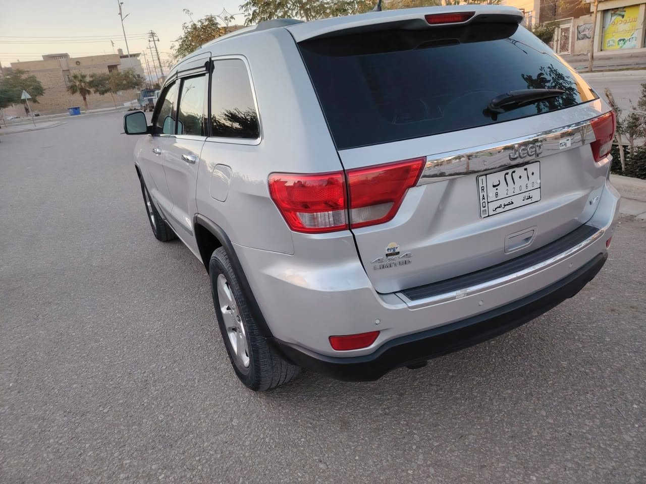 سلام عليكم سيارةجيب لاريدو موديل 2012 رقم بغداد خليجي فول مواصفات واحد ع واحد بنراما بصمة شاشة كامرة حساسات امامي خلفي تحكم ستيرن جهتين كشنات جلد كهربائيّ تبريد تدفة كشنات ستيرن كهربائيّ هيتر تدفئة تبريد قطعتين مانع نزلاق مثبت سرعة خمسة ويل كب كفاله كير مكينه حدادية تخم تاير تبريد مكينة حجم 6 سلندر  كفالة عامة بأستثناء بارد بسيط بالجاملغ بجهة السايق 
 السعر 177
العنوان كربلاء 
***********
