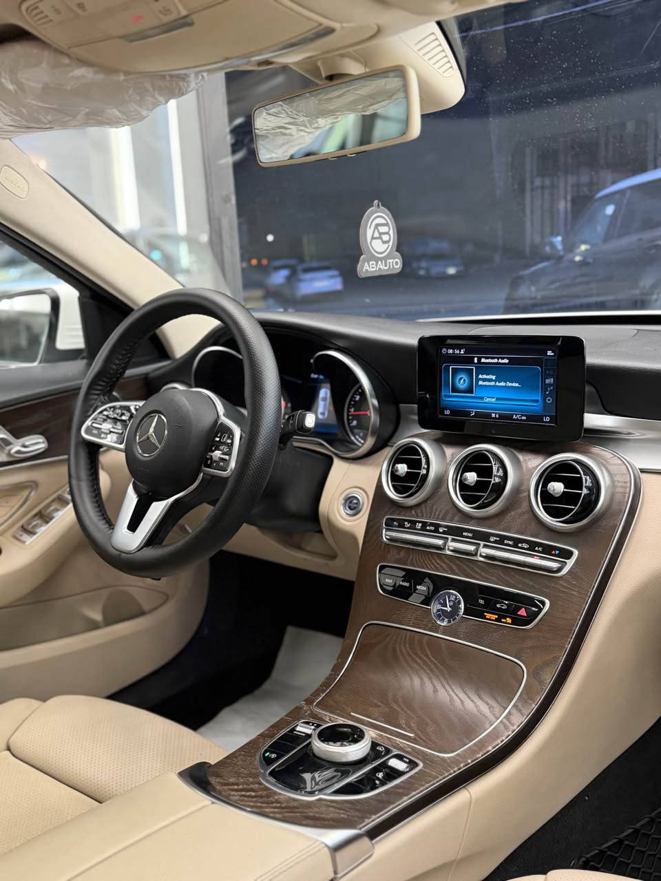 🚘 Mercedes-Benz C300 
✅ موديل 2019
✅ الممشى: 72 ألف ميل
✅ محرك 2.0 Turbo
✅ جير أوتوماتيك 9 سرعات
✅ فتحة سقف كهربائية
✅ شاشة وسطية
✅ كاميرا خلفية
✅ حساسات أمامية وخلفية
✅ مقاعد جلد كهربائية
✅ تشغيل بصمة
✅ مثبت سرعة
✅ مصابيح LED
✅ جنوط رياضية
✅سعر 23300$
🛠️ الحالة: فقط الجاملغ الأمامي سكن نص صبغ، وجاملغ السائق شبر تكحيل.
📍 الموقع: أربيل
📞 للاستفسار: *********** أربيل, العراق
