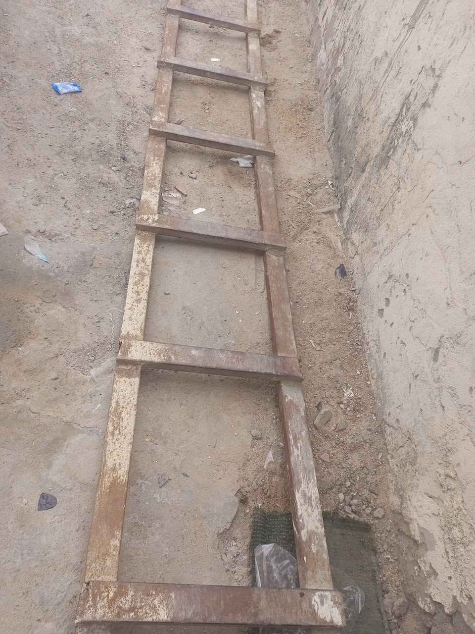 درج حديدطول 4متر السعر ب 50الف وبي مجال مكاني قرب تقاطع الكزيزه واتساب ***********
