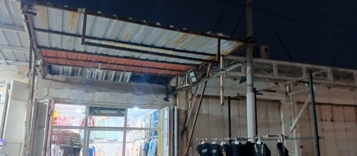 سلام عليكم باب زجاجي قمريات عدد 2 باب زجاجي عمل زجاج عادي مكاني مغربه ‏‪***********‬‏
