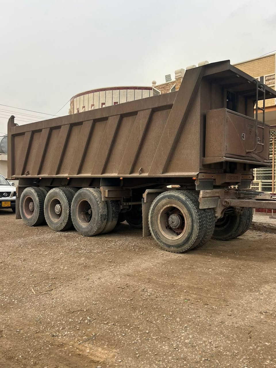 السلام عليكم مقطوره البيع طول 720 ورتفاع 140. مكفوله من الفطر والكسر  بيع فقط  ***********
