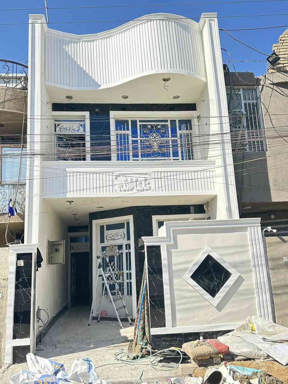 كادر واجهات من الرمادي ***********
