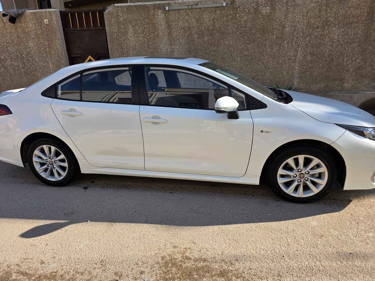 السلام عليكم كورله شكل الامريكي 2025 مكفوله عده الدعاميه صبغ السياره ماشيه 10 الاف السياره فول فتحه سقف بصمه جلد اسود شاشه كامره اشاير بلمري ومعروفه موصفاته السعر 150 وبيه مجال للاتصال ***********
