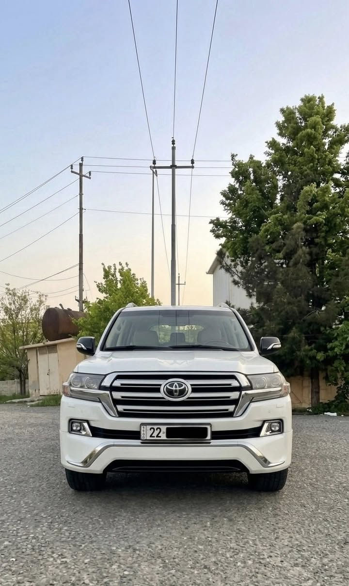 🚗🔥 للبيع: لاند كروز GXR – جيهان وايت إديشن 🔥🚗
✔️ المكان : اربيل 
✔️ الممشى: 175,000 كم  
✔️ رقم أربيل  
✔️ هزّة وفحص شرط التحويل  
✔️ السيارة بحالة جيدة 👍  
✔️ بيها بارد بالهلال مال الباب الخلفي (ملاحظة بسيطة)  

💰 السعر: 460 $ ورقه  (قابل للتفاوض البسيط)  

 ☎️ للتواصل على هذا الرقم : ***********
