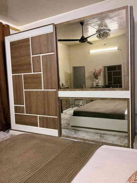 غرفة للبيع ٨قطع مجرات هايدروليك بيهه اناره السرير مخزن سعرهه ٨٥٠ اي ضرر مابيهه *********** غرفة تكمة
