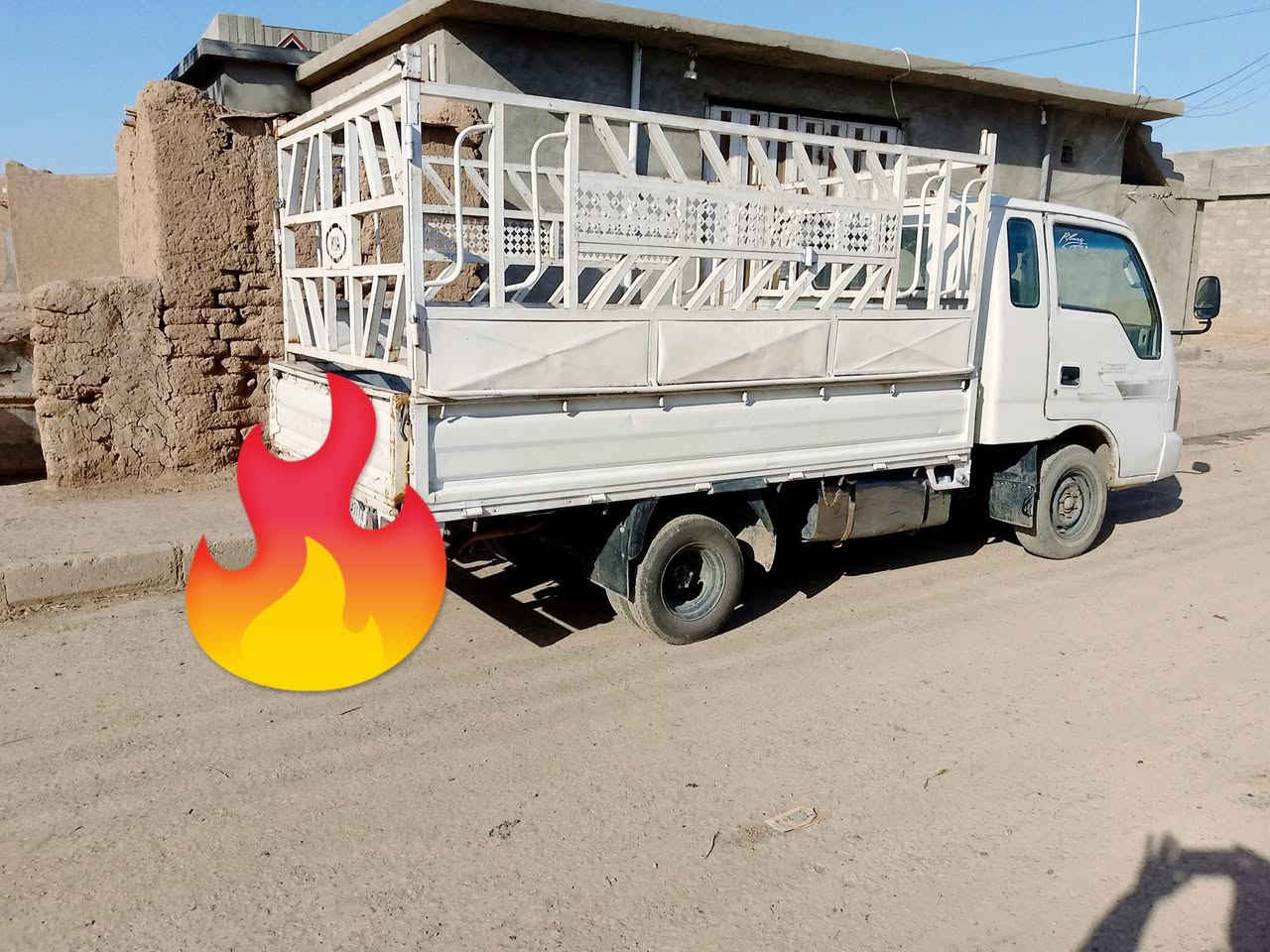 كيا حمل للبيع موديل 2002 نينوى الماني بسمي مكفولة شرط محرك كير واكسن وشاصي بيها حصة كاز الاتصال على الرقم ***********
