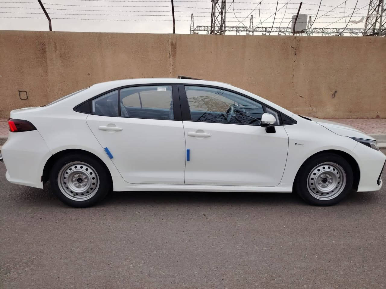 سلام عليكم 🙋
كورلا موديل { 2024 } محرك { 1800 } هايبرد 
ماشيه { 55 } الف السيارة 
فول مواصفات راح اذكر مواصفاتها للي ميعرفها :

⬜️ فتحه سقف طكتين 

⬜️ كشنات جلد اصلي اسود

💎الجام مغلفه حازل حراره   والداخل ايضا مغلف  بنايلون الحراري  

⬜️ هاند بريك بصمه 

⬜️ كامره خلفيه دواره 

⬜️ دخول ذكي + بصمه تشغيل 

⬜️ شاشات اصليه عدد { 2 } دجتال

⬜️ رادار امامي + مانع تصادم توقف ذاتي

⬜️ تبريد قطعتين 

⬜️ تحكم ستيرن جهتين

⬜️ لايتات دينامك تحكم يصعد وينزل 

⬜️ اشاير بل مري 

⬜️ اوتو هولد 

⬜️ بجم زنون فول { LED }

⬜️ بك لايتات { LED } 

⬜️ بصمات عدد 2 وياها

🌫️صبغ جاملغ خلفي اثر شخط عندي صور قبل الصبغ 
🌫️ البنيد مبدل اثر طخه بسيطه و بدلته والقديم ايضا موجود 
🌫️ وطخه بل حافه الصندوك بي بارد 
وهم موجوده صورت الطخه 

☀️ رقم بغداد الجديد 
☀️ بسمي هزه جديده 

العنوان 📍: بغداد 

📞هـ ***********

السعر : 133 وبيها مجال
