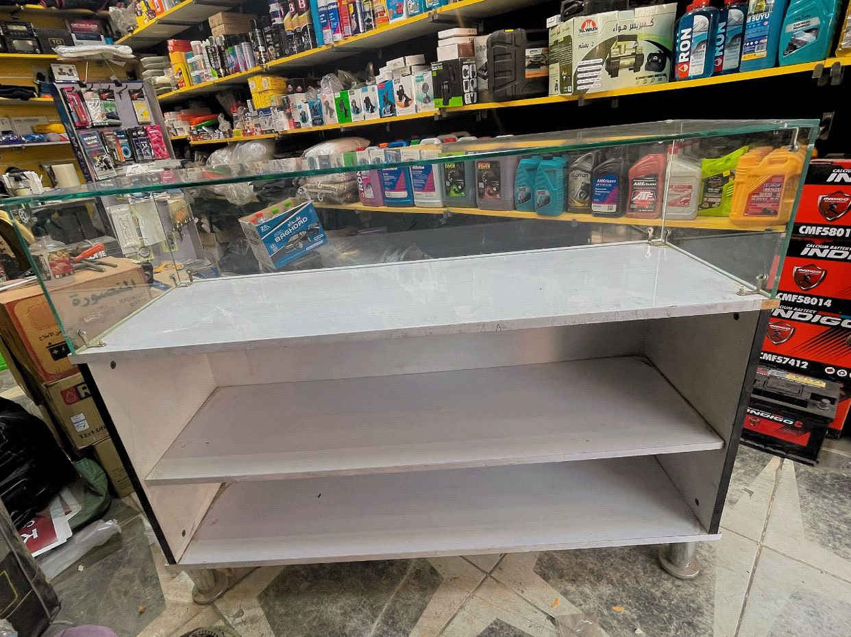 سلام عليكم
فاترينا جام وام دي اف تركي اصلي استعمال قليل 
3 خانات بيها 
مكاني بغداد كاظمية
***********
