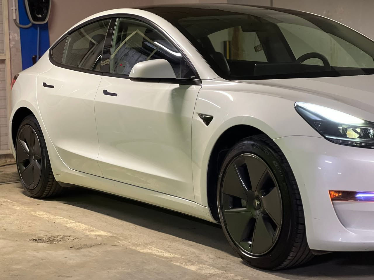 تسلا مودل 3 سنكل ماطور فول سيلف درايف اونلاين اخر تحديث 2023 بدون دواخل بدون ايرباك سيارة نظيفة ما ناقصها برغي مكاني بغداد العامرية السعر 17,000$ بي مجال بسيط
***********
