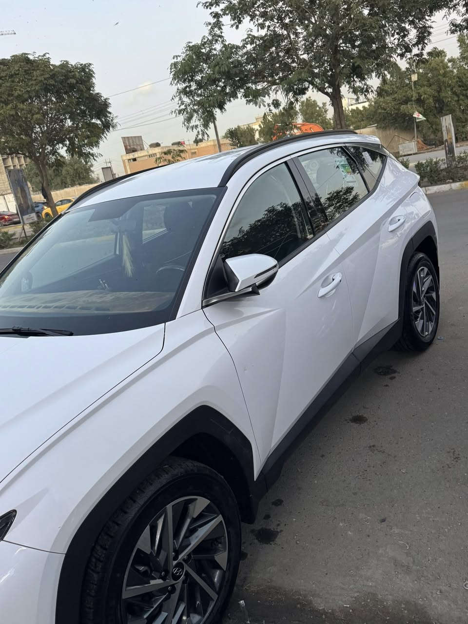 توسان خليجي  2023
فول مواصفات ماعدا البانوراما ماشيه ٧٦ الف  
كراسي كهربائي
 تشغيل عن بعد 
السايد بريك بصمه 
تحكمات ستيرن 
3 انظمة قياده سبورت وايكو وعادي 
بردات خلفية 
مكفوله ماعدا طخه صغيره بل باب  كما مبين بالصوره 
المكان بغداد تقاطع درويش 
هاتف : ***********
السعر 210
