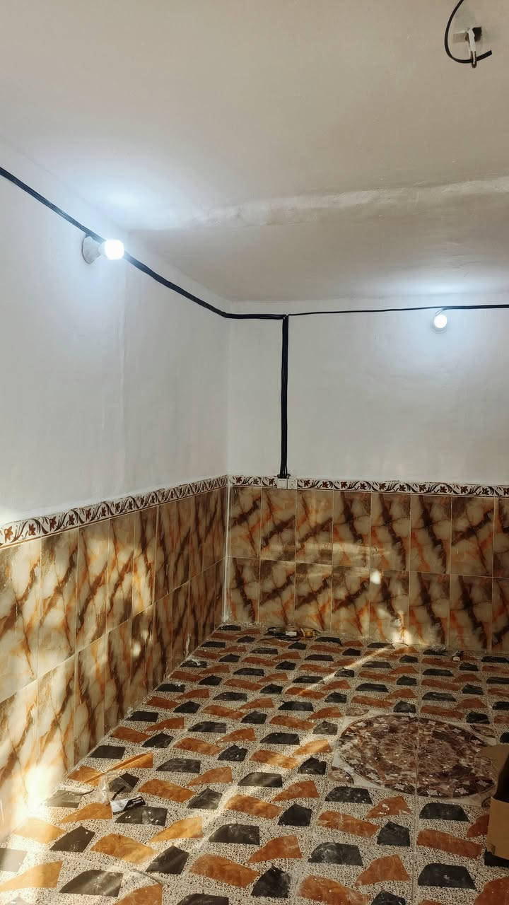 السلام عليكم
بيت للبيع بالوافدين الجديدة مقابيل التارتان مساحة 150 طابقين يحتوي على صالة واستقبال وغرفتين ومطبخ وحمام وصحيات خارجية الطابق الثاني غرفتين وصالة البيت نظيف ومرمم جديد ركن بصف احمد ابو الدهن السعر 35 وبي مجال قليل 
للاستفسار ***********
