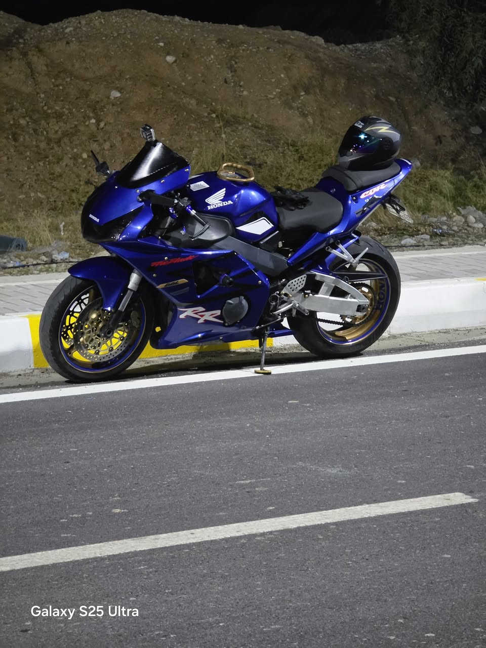 سلام عليكم 
دراجه دڤل 954للبيع 
دراجه معمره كامل 
صبغ جديد
تايرات جدد تاير خلفي 200
صبغ حراري درجه اولى 
دسكات امامي خلفي جديد
المحرك مفتوحه 
وياهه كامره 4Kاصليه مال امزون
عليهه صالنصه بلاديه نص كاتم
الدراجه حلوه ومتعوب عليهه 
بيهه جك جكه خفيفه وابد مامثره ع محرك ترايك وين ماتريد 
دراجه وياهه خوذ اصليه 2وهيه وسماعاتهم 
وياهه بدلات شتوي وصيفي كاملات 
وياهه قمصله ماركه كلهن درع بلكامل 
كلهن شلع ويه دراجه 
سعرهه 18$وبيهه مجال بسيط ولو هذه مو سعره 
ملاحضه الدراجه بدون رقم 
بيهه بلاستك قبغ شوته نقص طارت عندي بلمشي
مكان الدراجه ديالى (خانقين)
***********
