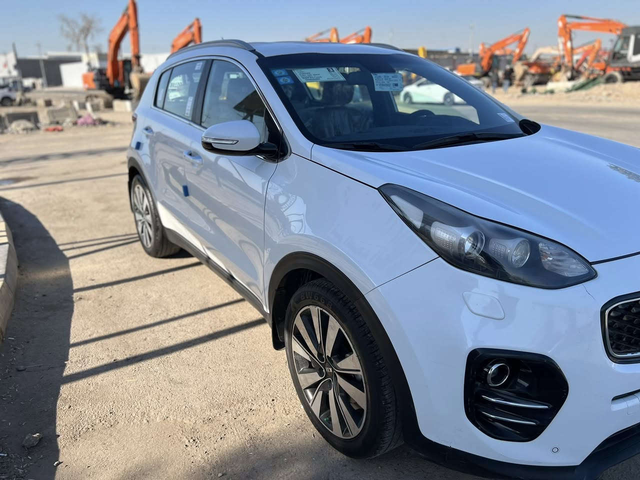 اللهم صل على محمد وال محمد
كيا سبورتج موديل 2019 
سنويه جديده وبسمي 
ماشيه 79017 km
خليجية بدون صبغ 
فقط تكحيل بسيط
سوناره موجود منشور
مواصفاتها نص فول 
⬇️رادار جانبي 
⬇️مري شفط + اشارة بامري 
⬇️زراكات ماء لايت 
⬇️كشن السائق كهرباء 
⬇️مكينة 2000دوش 
⬇️حساسات 360 درجة 
⬇️داخل جلد لونين 
⬇️ثلاث انظمة قيادة 
باقي المواصفات معروفه السيارة جاهزة من كلشي 
طخم تاير صدر حدادية  تبريد خير من الله 
مكان السيارة بغداد حي العامل
سعرها  190 وبيها مجال قليل
للاستفسار ‭0776 836 9801
