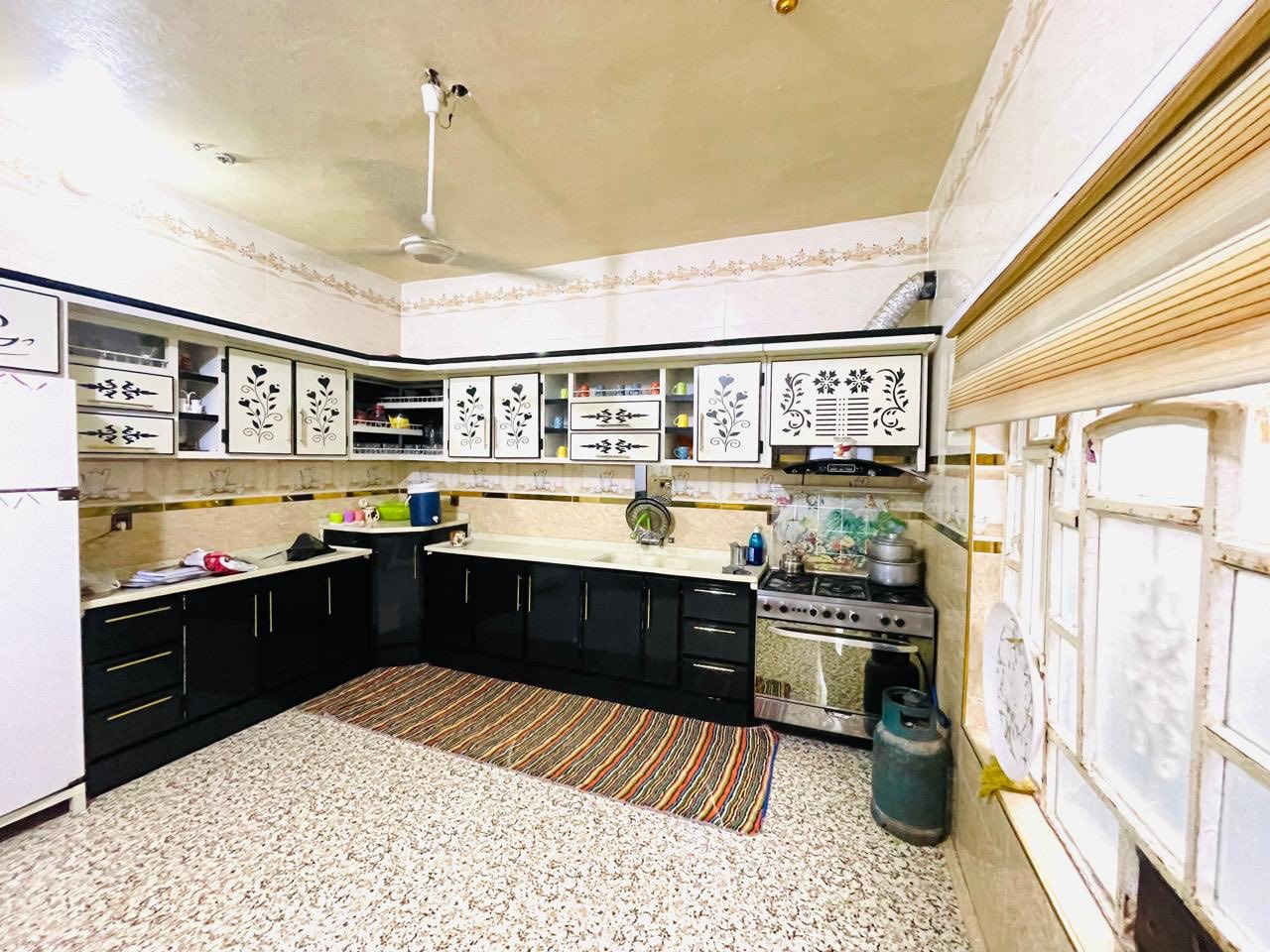 ⭕️مشتمل للبيع 🏡🏡🏡🏡🏡
🔷طابو صرف 🔷
🟩طابقين بناءً جديد 🟩
🟦الموقع جيد جداً 
دور الري على الساحة 🟦
◾️المساحة100متر الواجهة5ونزال 20🔳
🟥الطابق الارضي استقبال وصالة المطبخ مجمع صحيات 🟥
🟩الطابق الثاني غرفتين 🛌 نوم وصالة 🟩
وبيتونه على الطابق الثالث ⭕️⭕️⭕️⭕️
🟩الاستفسار مراجعة المكتب🏘️
📞عقارات بلدروز مكتب الجوهرة   
📞📞📞📞
☎️***********☎️
☎️***********☎️
