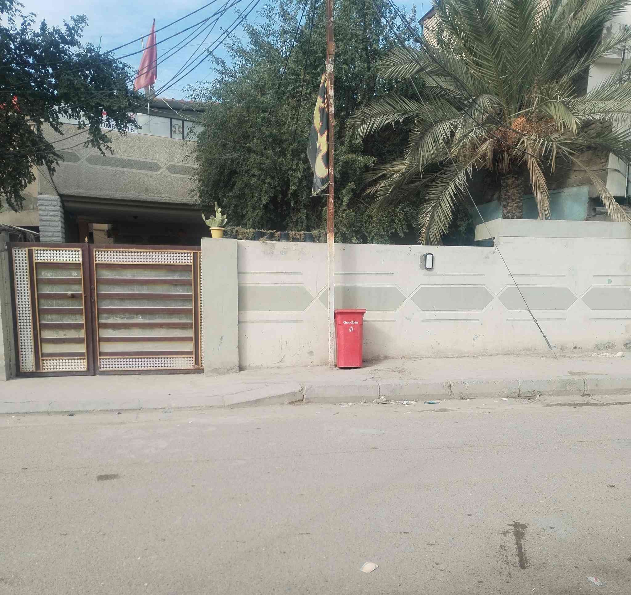 السلام عليكم
دار مساحه 280 م للبيع العبيدي نهايه شارع الجامع 
ممكن يكون معهد أو مدرسه اهليه أو يستثمر 3 بيوت مقسمه للايجار الاتصال مع ه‍ ***********
