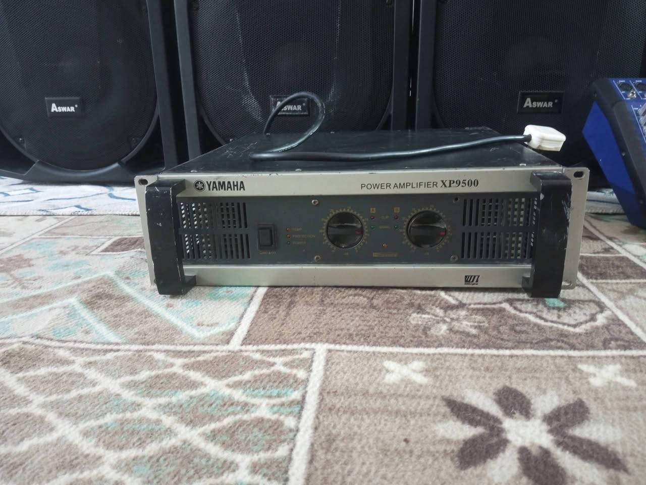 السلام عليكم سماعات للبيع نوع ار سي اف اسوار مستخدمات 5تيام فقط  لسعر خاص او تصال *********** شراي شلع عيوني مكان ناصريه قضاء النصر
