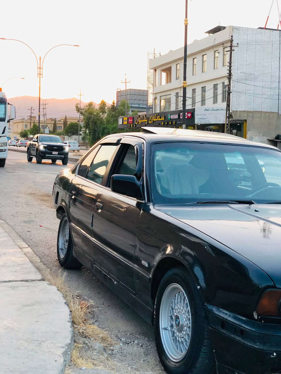 سەرەتا بەناوی خوای گەوورە BMW مۆدئلی ٩٢ سڵایت ABC  سڵایتوو شتی مەزبووتە ٥٢٥ گێڕ حادی گئڕوو مەکینەوو ئەکسیلی مەزبووت بئ مشکیلە سەیارەکە زۆر جوانوو ڕێکوو پێکە چوار تایەوو ویلی حەسیری لەژێرە ماڵی دۆستە سەیارەکە حلوجە ماڵی مەدەنی بەشەرت لە ڕانیەم سحری ٢٥ محامەلە گۆڕینەوەش ئەکەم لەسەر دڵ گرتن تکایە گەر مشتەری نیت نە سەری خۆت نە سەری منیش بهێشێنە لەگەڵ ڕێزم بۆ هەموو لایەک


**إذا كنت صاحب هذا الإعلان وتريد حذفه لأي سبب، رجاءا أرسل رسالة إلى الدعم الفني**