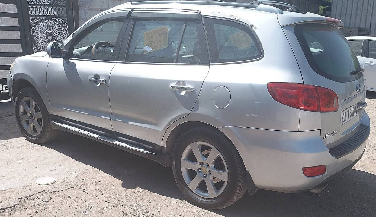 السلام عليكم
سنتافي خليجي 2009 لون سلفر رقم بغداد تبريد ثلاث قطع فتحه سلايد بالقماره حساسات خلفيه وكاميرا  كراسي كهرباء جرس انذار سرعه 120 شغال محرك 2700 بيها قطع صبغ سونارها موجود بالصور السعر 95  السياره بأسمي سنويه  لسنة 2030 
 الاتصال على 
***********
