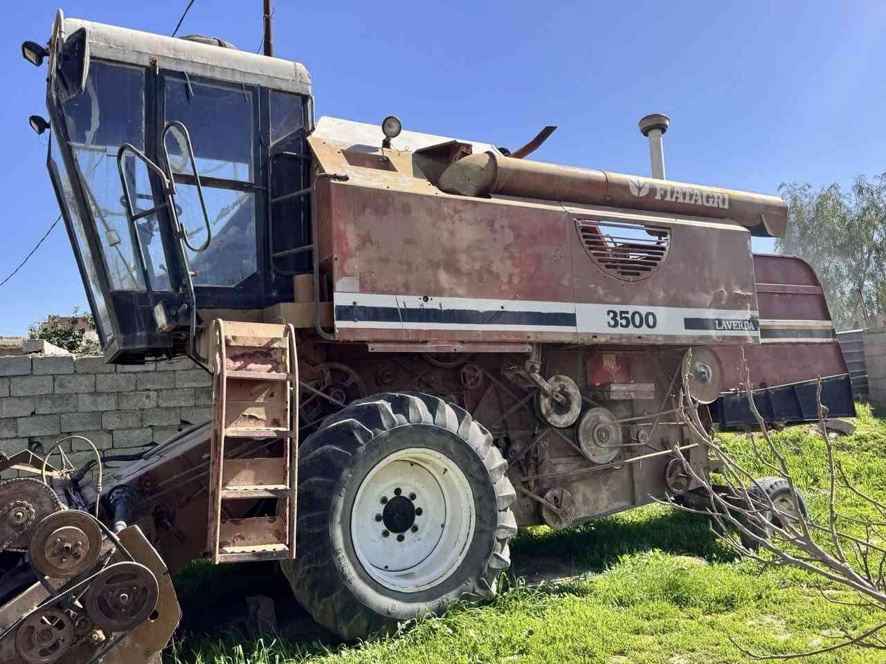 سلام عليكم حاصده لافردا للبيع موديل 1991 معمره وجاهزه للحصاد المكان كركوك      ***********.         ***********
