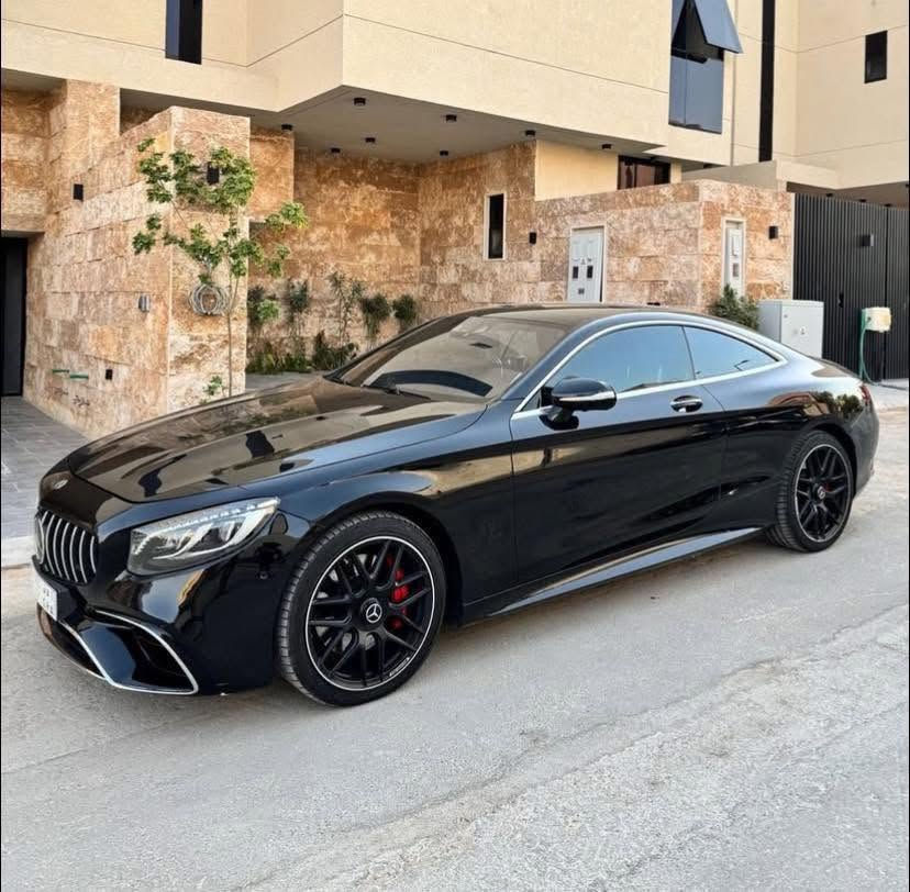 للبيع مرسيدس – Mercedes‑Benz S‑Class Coupe طراز Mercedes‑AMG S63

سيارة فخمة ورياضية من أقوى سيارات مرسيدس الكوبيه.

المواصفات:
 • المحرك: V8 سعة 5.5 لتر عالي الأداء
 • فئة AMG الرياضية
 • نظام إضاءة LED متطور مع كريستالات سواروفسكي
 • مقاعد فاخرة مع خاصية التدليك
 • أنظمة قيادة ومساعدة متقدمة
 • تصميم كوبيه ببابين يجمع بين الفخامة والأداء

السيارة معروفة بقوتها وراحتها وفخامتها العالية.

السعر الرد التلقائي 

📍 الموقع : البصرة


**إذا كنت صاحب هذا الإعلان وتريد حذفه لأي سبب، رجاءا أرسل رسالة إلى الدعم الفني**