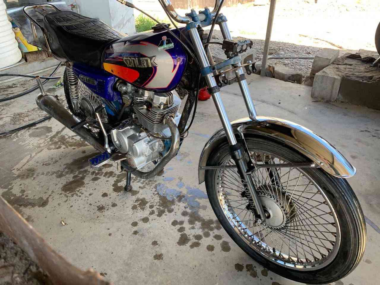 سلام عليكم دراجه للبيع مكينه 24مامفتوحه دراجه شلعه ومعدل سعر350 وبيها مجال ***********
