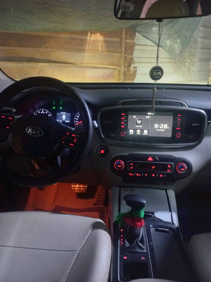 سلام عليكم
سورنتو 2020 خليجي بأسمي كامل موصفات عدا الفتحة كفالة عامة عدى بارد مبين بالصور سيارة مال بيت بعدها جديدة واحلى من الصور ماشية94000  مكينة وكير بالباكيت حدادية جديدة باب خلفي كهربائي كشنات كهربائية بصمة تشغيل بصمة ابواب حساسات امامية خلفية  رقم انكليزي الجديد تحويل ثاني يوم 
العنوان: بصرة أبي الخصيب