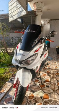 دراجة سترونك للبيع نضيفة💯 ماشية 3000  07737587531