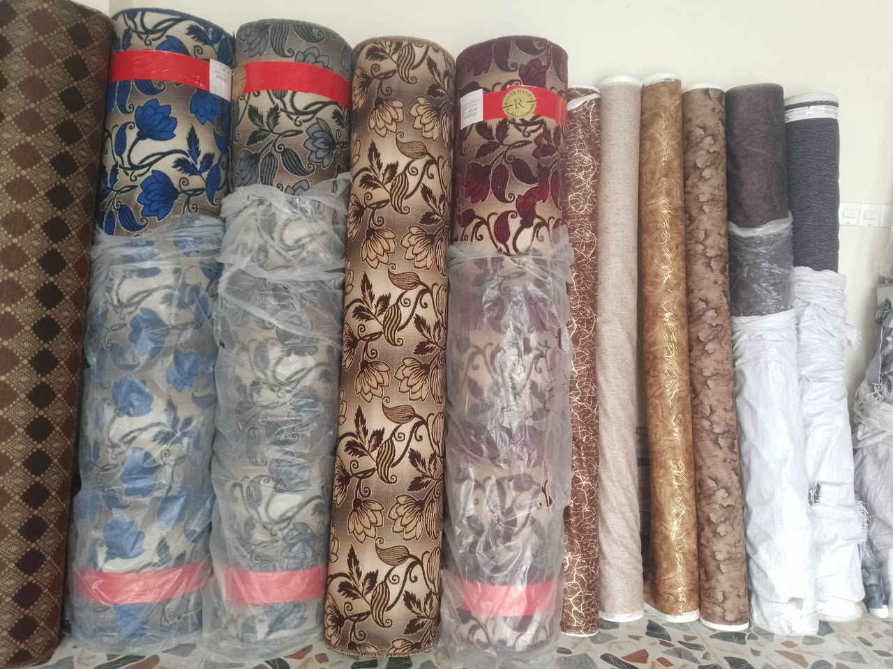 تنزيلات يم محلات الابو مالك للأقمشة التجارية 
السلام عليكم ورحمه الله 
زبائننا الكرام يتوفر يمنا قماش شانيل شرط الثقيل الأصلي ينباع بالسوگ بـ 5,500 و6,000 ويمنا السعر يختلف فقط بـ 5,000 والياخذ جملة راح يكون سعر المتر أرخص وموجود بأكثر من وزن وبسعر رمزي ومقبول وقماش شرط متانة وثقل. يعني يمنا نوعية اقل وزنها ومسوين عليها تنزيلات سعر المتر 4,500 فقط وأيضاً اكو نوعية ثالثة وقماشها جيد وما علي حچي سعر المتر 4,000 دينار فقط ويتوفر قماش شامو ينباع بالسوگ بـ 2,000 او 2,500 ويمنا فقط بـ 1,500 وموجود أيضاً قماش جوادل او جودليات قديفة سعر المتر 1,000 دينار فقط .

موجود يمنا تراكسودات شبابية و ولادية مسوين عليهن تنزيلات الشبابية سعرها السابق 20 والحالي 17 فقط 
والولادية سعرها السابق 13 والحالي 10 

زورونا تجدون ما يرضيكم ويسركم 
للأتصال بنا او مراسلتنا على الواتس اب ***********

موقعنا نهاية السايدين بالقرب من دكتورة عربية ومقابيل معرض عطية الراوي
