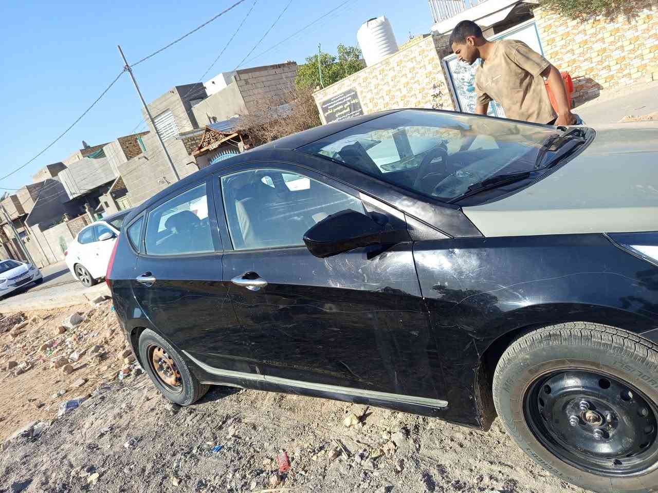 اكسنت هاج باك موديل ١٧ امريكي
رقم  قادسية  
سنويه صاقطة صارلها سنة
ضربتها جاملغ وبنيد جهته سائق 
سياره نضيفة مابيها شي عوزها ملاحظات بسيطة
مكينه وكير مابيهم شي نضيفات تخم تاير جديد مسويلها إدامة كاملة 
مكينه ١٦٠٠ GDI
نضام ايكو اقتصادي صرف بانزين
نضام مانع انزلاق
تبرد ثلج منضومة كاملة العام بصيف سويتها كلة جديد عوزة بس غاز تخليليه غازها طار فتحت بوري يعني مابيهة ليك 
تحكم مري جهتين 
جام اربعه كهرباء 
تخموتاير وسبير جدد
كهربائية جاهزه كلها 
سياره جاهزه مجهزه ماكو نقص اله كم شغلة كماليات بسيطات
السعر ٦٥ وبيها مجال للشراي مكاني ديوانية مركز مدينة 
للاستفسار اتصل على ***********
