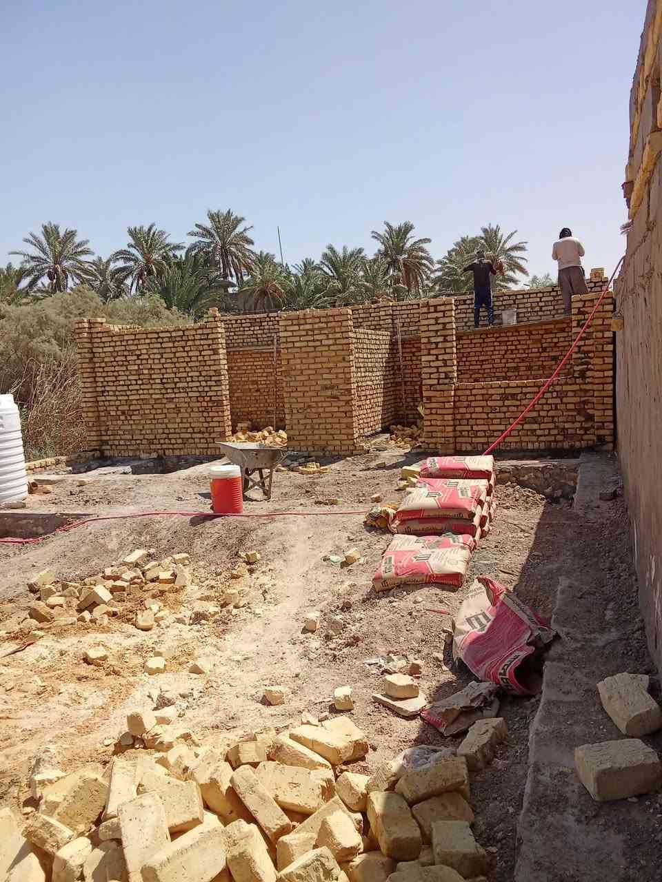 السلام عليكم
قطعة للبيع طابو زراعي سند 25
المكان فرع الزريجيه يم مجمع امير ال بندر خلف مدرسه المرسلات
المساحه 250متر
بيها 135متر مدكوكه اساس حجر ومدفونه تراب بيها بناء غرفتين طابوك عكاده فقط
و 115متر بصفها فارغه
السعر 17بيها مجال
***********اتصل وتدلل
