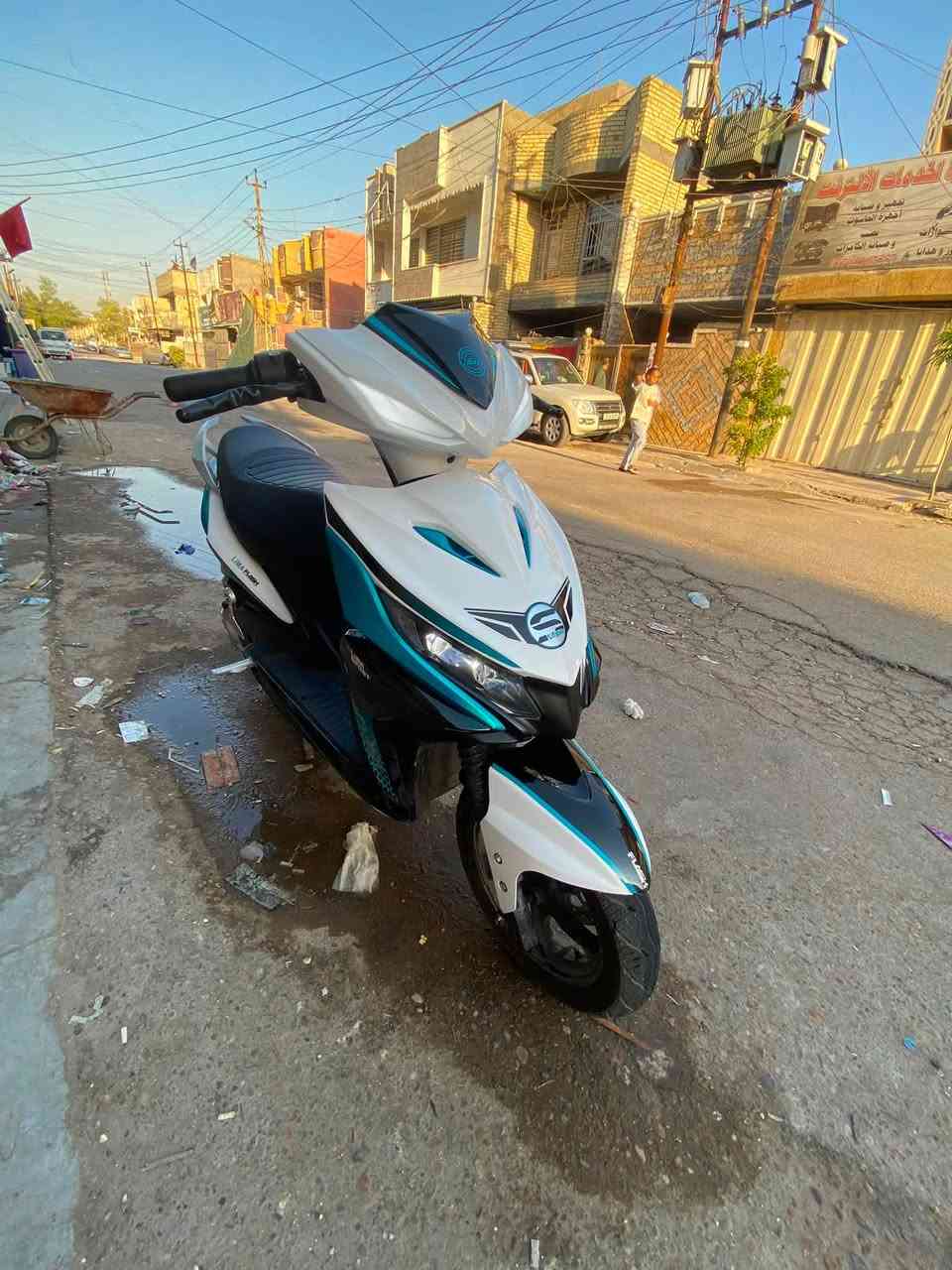 دراجه شحن شركه ليما للبيع جديده صارلها شهر من نازله من رمبه أوراق كامله نضافه وضمان سنتين من شركه ملف وبطاريه وعقل بصمتين مع سويجين  الشحنه وحده تمشيك ٩٠الى ٨٠كيلو السرعه ٨٠ السعر ١٢٥٠وبيها مجال لتواصل فقط عل سيمكارت رقم***********
