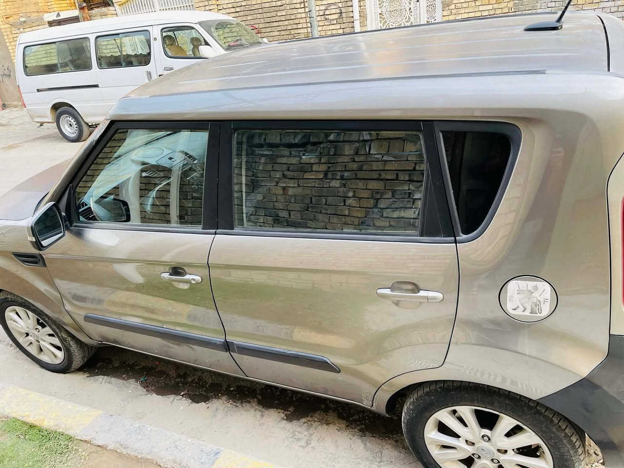 السلام عليكم  كيا صول موديل 12 وارد امريكي محرك 2000 دوش
كير ومحرك وتبريد وتدفئة جاهزة
رقم بغداد انگليزي باسمي 
تحكم ستيرن جهتين 
كروز سرعة مثبت 
نظام ايكو 
اشاير بالمري وتحكم كهربائي بلمري 
حساس اطارات 
حادثة موضح بلصور 
رقم الهاتف (***********) بغداد الرصافة
السعر (80) قفل
