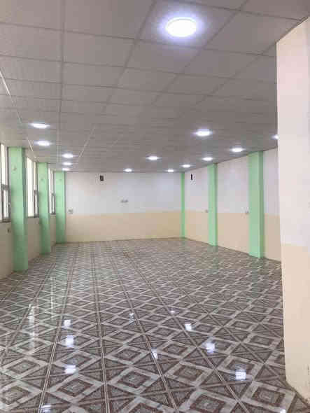 السلام عليكم قاعه للايجار مساحه ١٧٠م٢ الواجهه ٢٠م ونزال ٨م ركن تصلح كوفي شوب او قاعه مناسبات او معمل او مقر شركه او مخزن المكان ام الكرفس شارع عام لتواصل عل الرقم ***********
