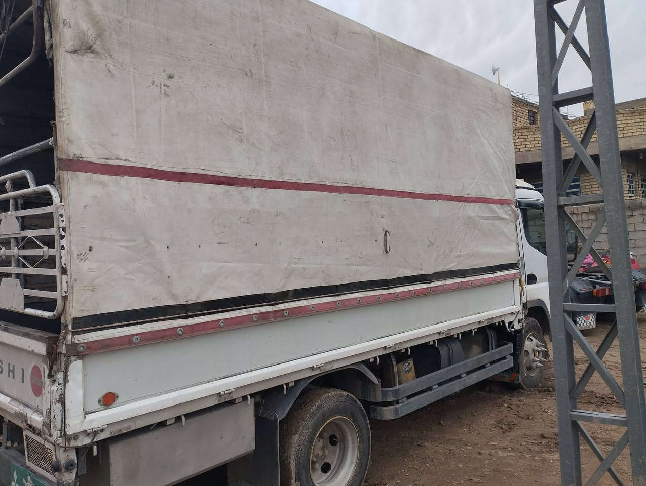 السلام عليكم
كنتر للبيع موديل 2011،كير محرك اكسن خير من الله ،تخم تاير جديد ،باتريات جدد ،فلنجات و بريك كل جديد ،حدادية جديدة ،تانكي گاز 200 ل ،تاير 17,5 ، بدي جديد ، تبريد تدفئة ،سيارة جاهزة من كلشي ، شرط التحويل .
المكان : بابل الحصوة 
السعر 185 وبيها مجال 
الهاتف /***********
