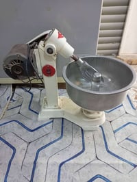 عجانة تأخذ 10 كيلو السعر 250 الف استخدام قليل جديده07811491511