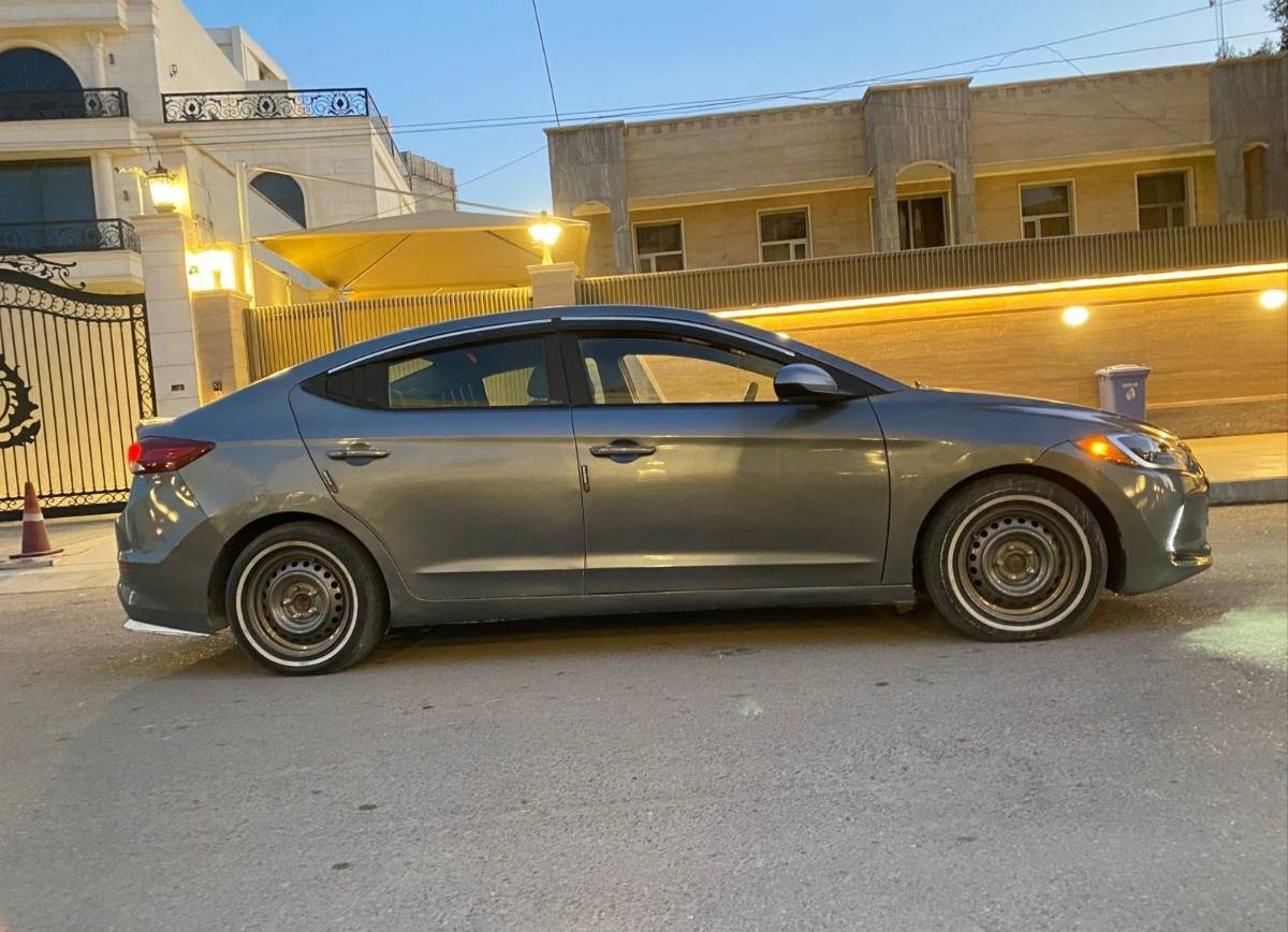 النترة ٢٠١٨ وارد أمريكي محرك مبدل حاوية جديد كير اوتو ضربته فقط دعامية امامي ومصبوغ باب السايق والخلف السايق والجاملغ الخلفي اثر شخوط ألسيارة ليبل واحد تبريد شغال تخم تاير جديد تحكم ستيرن والسيارة مثل ما موضح بصورة السعر ١٣٠ وبيه مجأل استفسار على الرقم ***********
