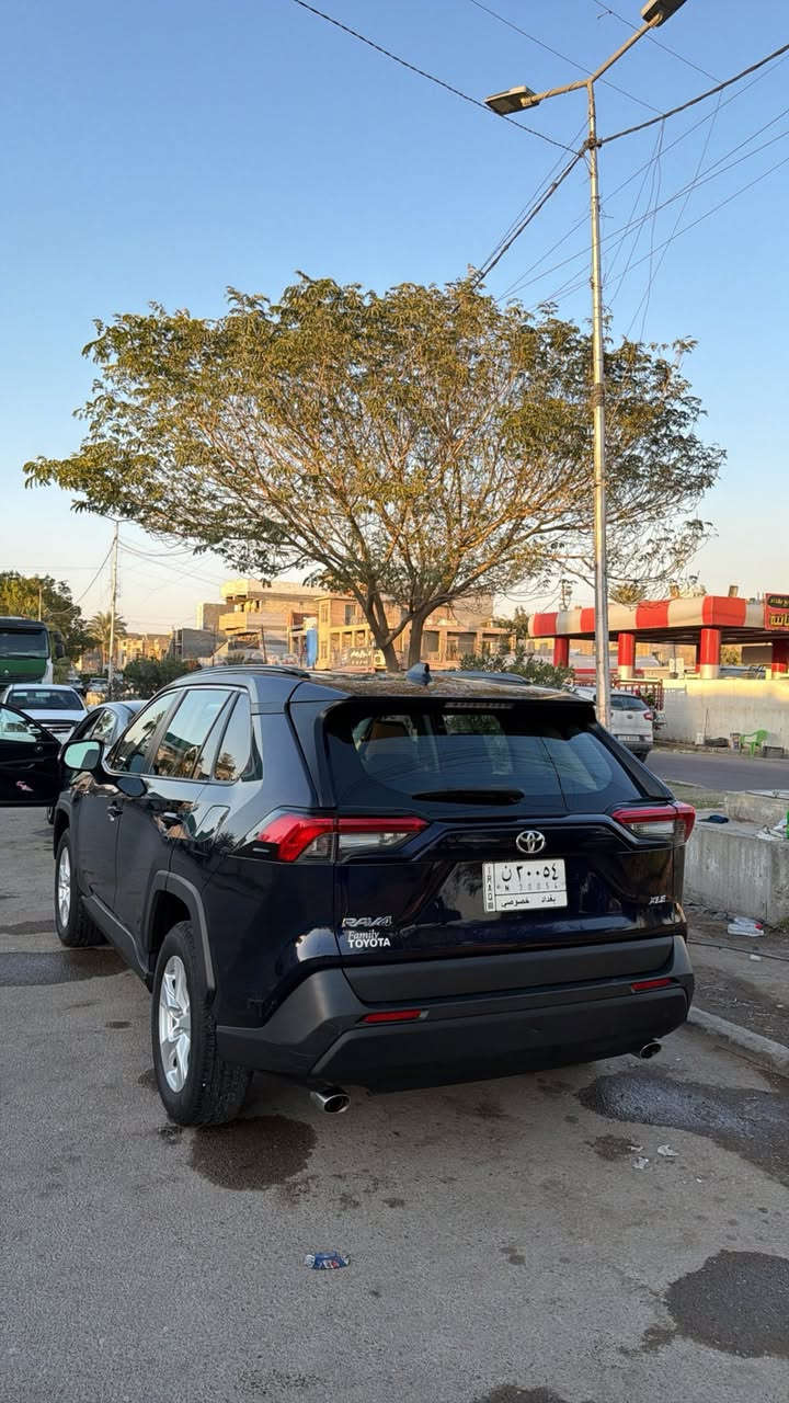 راف 4 XLE  بانزين فول مواصفات
2019 لون نيلي
حادث السياره بس دعاميه
تعتبر كلين 
حجم المحرك 2500 
بصمة 
فتحه 
لايت زنون تدفئه كشنات 
تحديد مسار مانع انزلاق 
اشاير بالمري 
شاشه حجم كبير 
هند بريك كهربائي 
٣ انضمه قياده 
تحديد مسار
جنطه كهرباء  
وبيها هوايه مواصفات معروفه XLE
السياره مسويلها ادامه متحتاج 
شغل وطلع ممتعوبه 
مكان بغداد حي الجهاد
السعر /240وبيها مجال
***********
