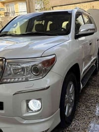 لاند كروز موديل ٢٠١٢ سيارة ماشية 190,000  مابيها ضرر لا صبغ ولا بارد ك...