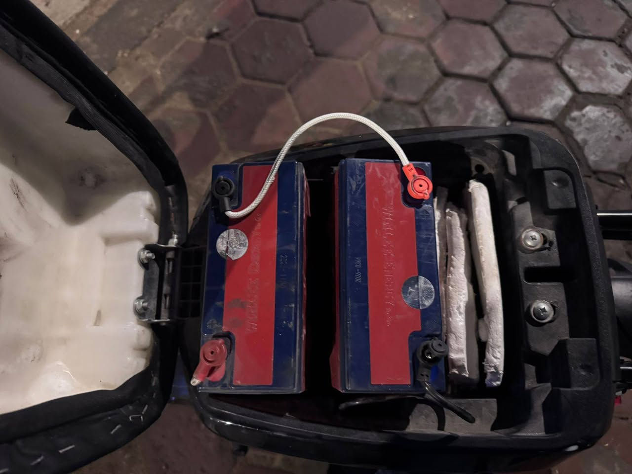 سلام عليكم دراجةR9  مديل 2026دراجه جديده صالي شهر ونص من ماخذه دراجه باتريات بل جيس 32 انبير دراجه بلوتوث+ اشاير كلها شغاله ولايتات دراجه معروضه 425 وبيه مجال حك جيه مكان البصره استفسار ***********
