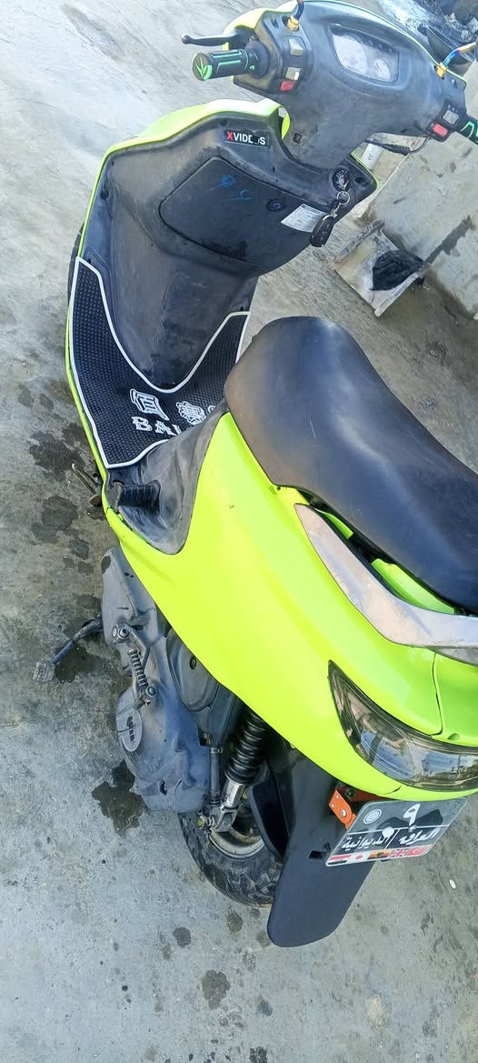 السلام عليكم
دراجه فراشه للبيع 

كهربائيات كامله سلف هندر تشتغل ضوء ازنون بك لايت 

تايرات جدد اشارات وبك لايت كرستال مضلل 

نظافه كدامك تجي وتفحص بعد بيها هواي غراض جديده قبق فلاوين، امرايات ، يدات ملاح كدامك تجي تفص وتدلل

السعر 550 وبيها مجال  موو شراي لا تجي 

مكان مشخاب 

رقم ***********
