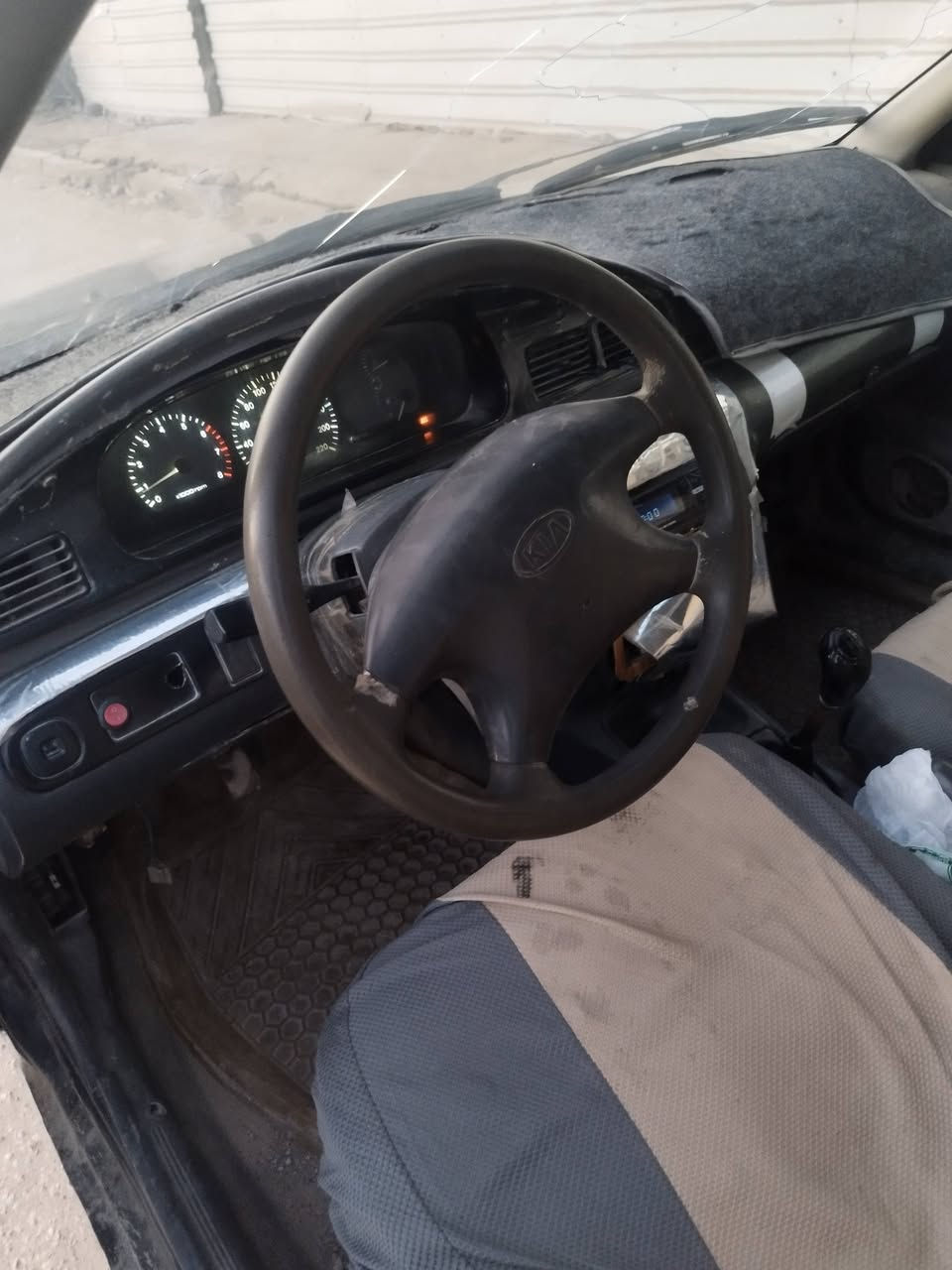 السلام عليكم كية سيفية البيع 1995مصبوغة عام كير عادي سيارة حلوه مال بيت السعر 30بيها مجال ***********///🌹***********العنوان كربلاء
